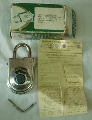 箱入り未使用です。