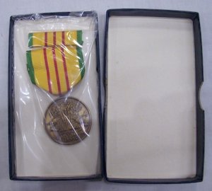 画像3: サービスメダル　VIETNAM　69年
