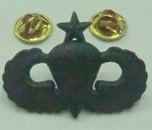 画像1: 米軍　シニア空挺章　黒　バッチ　ピンズ