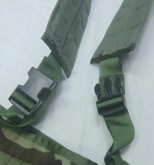 画像9: ウッドランド　ラジオポーチ　メインパック用　MOLLEショルダーストラップ付き