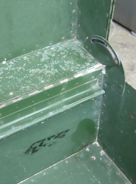 画像26: 軍用ボックス アルミ FRUIT JUICER 中古良品 ダメージ (26)