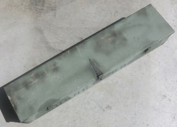 画像2: 軍用ボックス　USMC　スチール　約95×16×22cm　中古良品 (2)