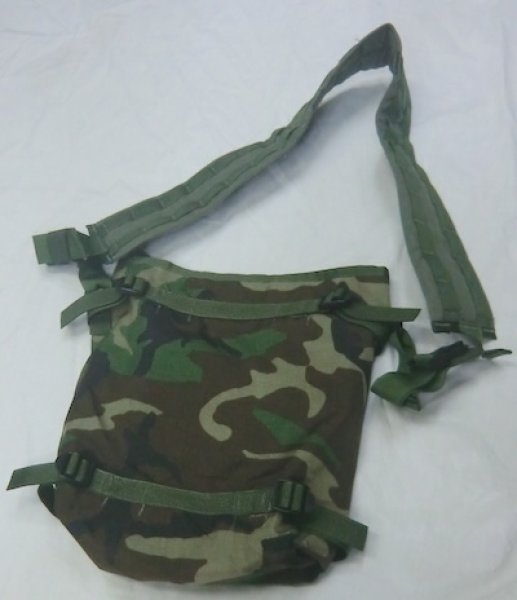 画像2: ウッドランド　ラジオポーチ　メインパック用　MOLLEショルダーストラップ付き (2)